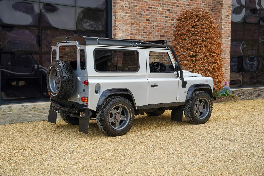 2009 Land Rover Defender 90 - Image 17 of 31