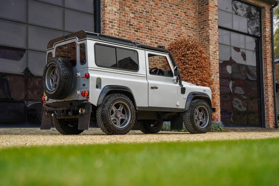 2009 Land Rover Defender 90 - Image 18 of 31