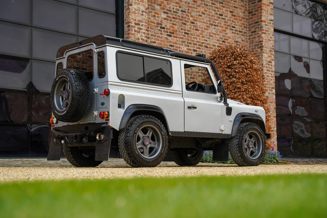 2009 Land Rover Defender 90 - Image 6 of 31