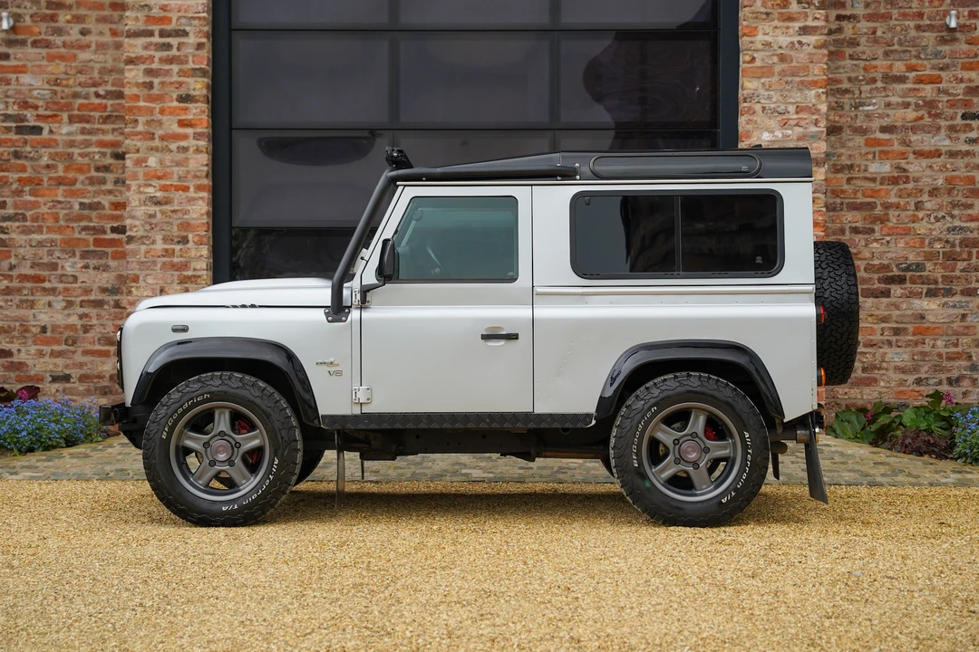 2009 Land Rover Defender 90 - Image 9 of 31