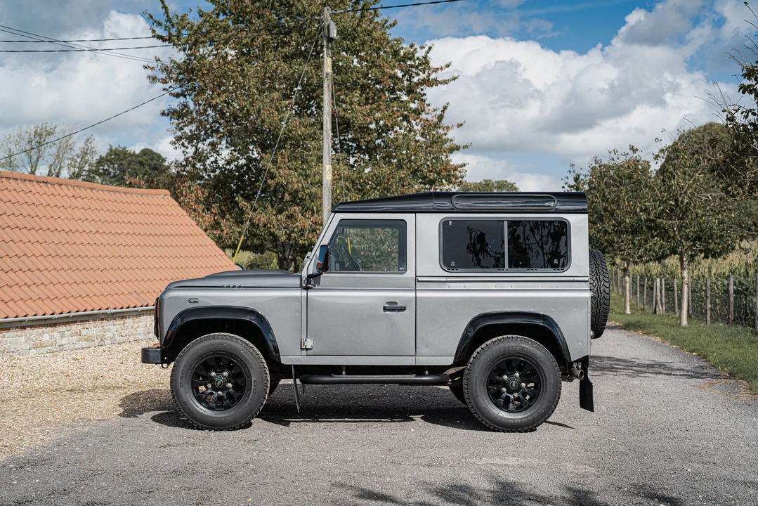 2009 Land Rover Defender 90 - Image 9 of 31