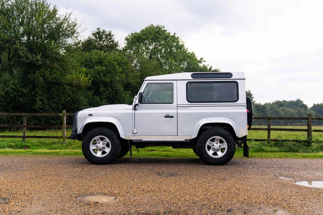 2009 Land Rover Defender 90 - Image 4 of 31