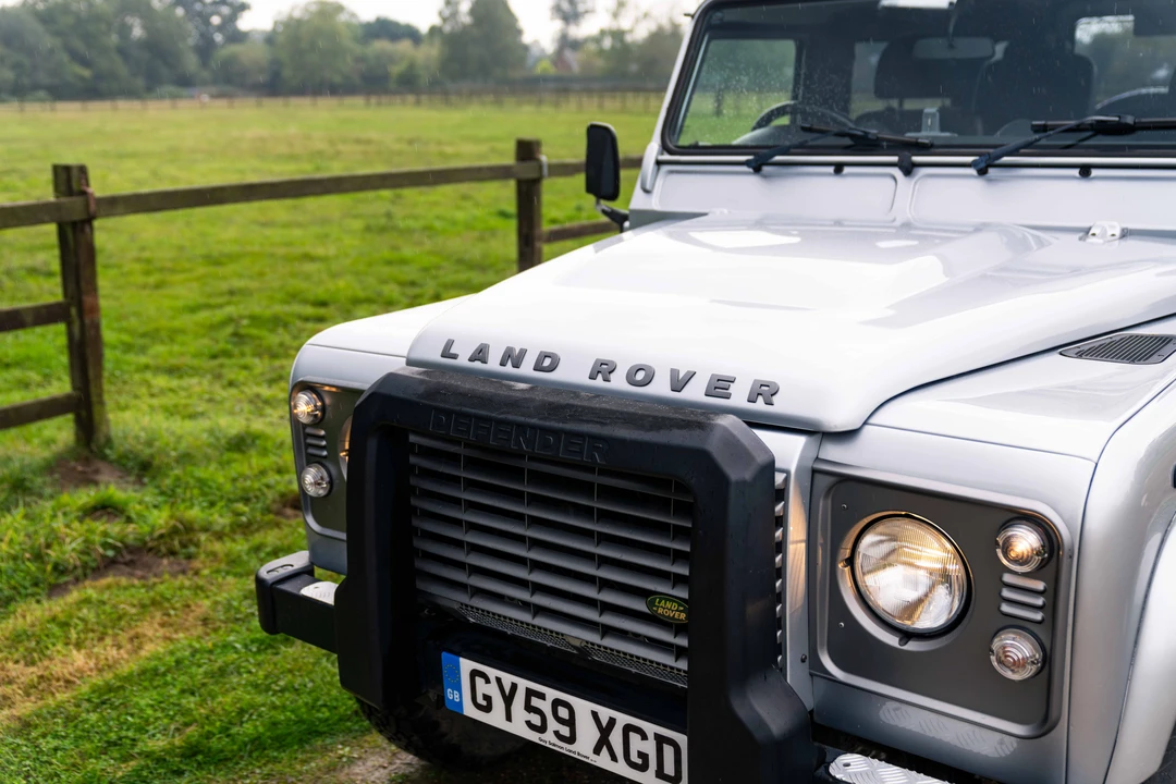 2009 Land Rover Defender 90 - Image 11 of 31