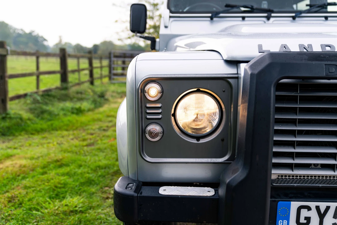 2009 Land Rover Defender 90 - Image 13 of 31