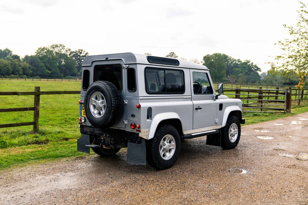 2009 Land Rover Defender 90 - Image 7 of 31