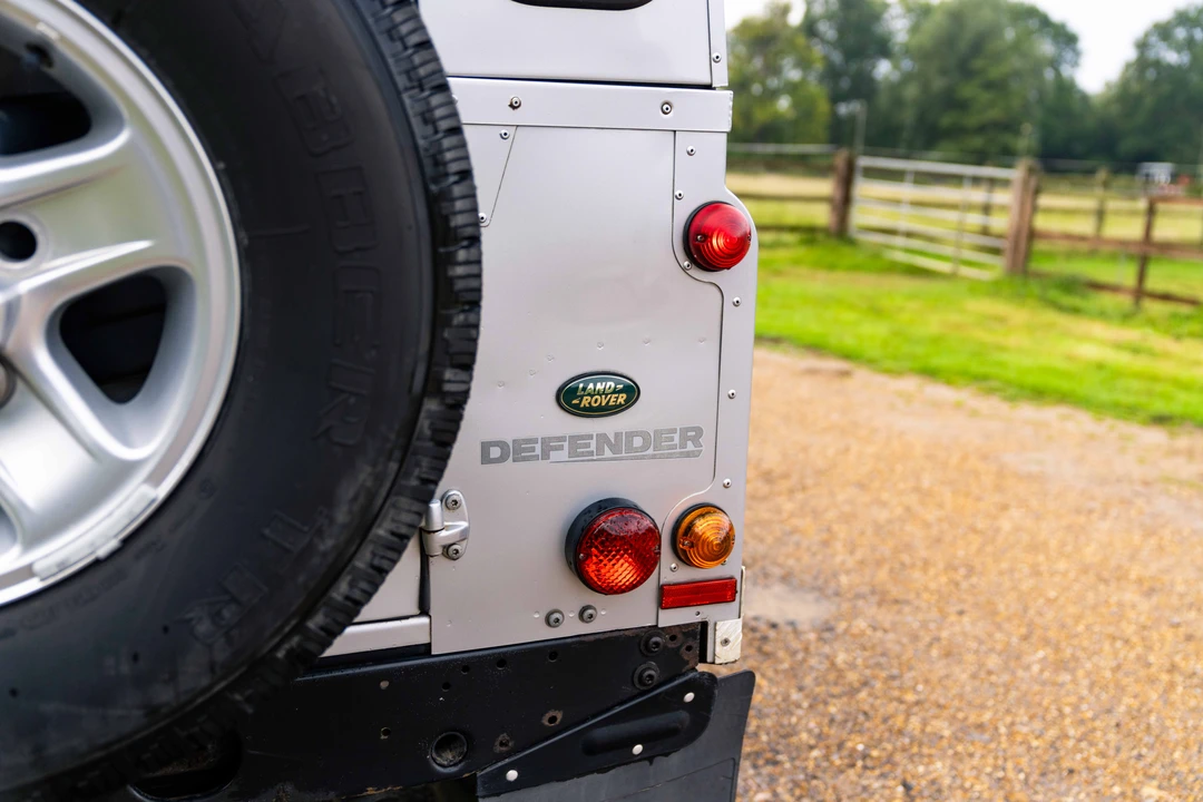 2009 Land Rover Defender 90 - Image 23 of 31