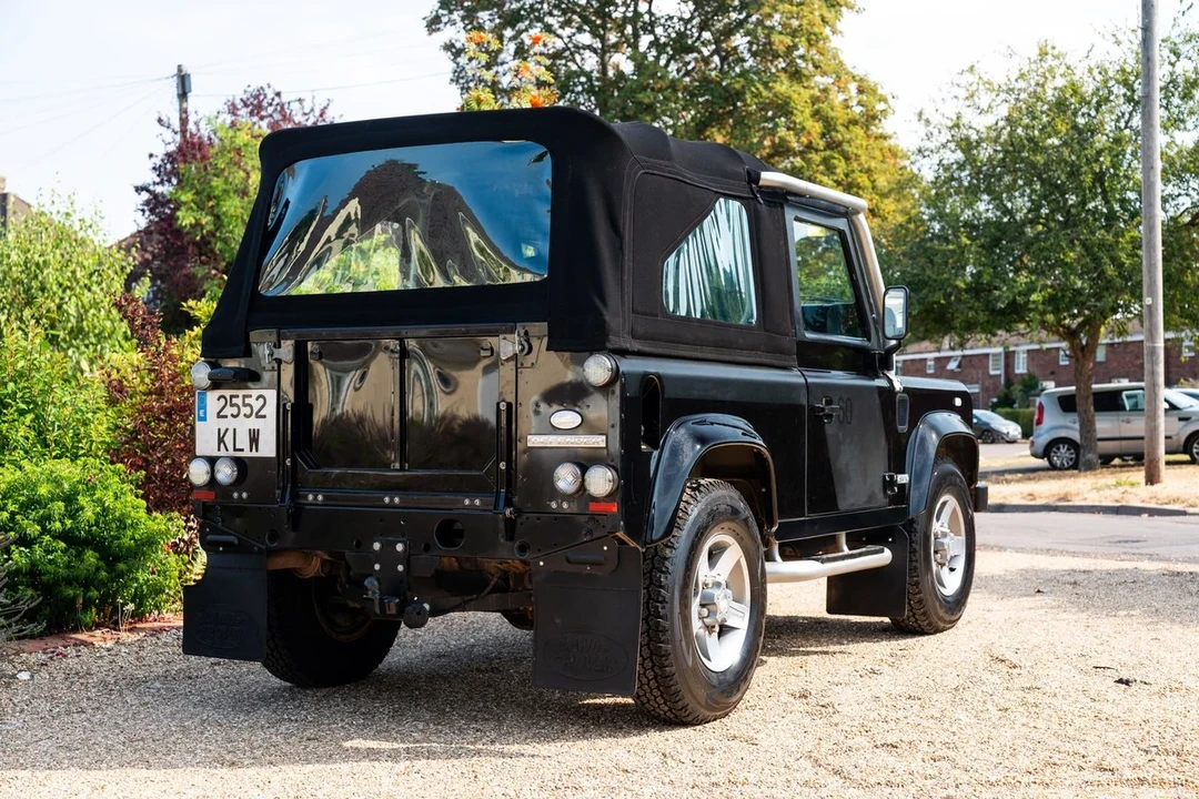 2009 Land Rover Defender 110 - Image 6 of 31
