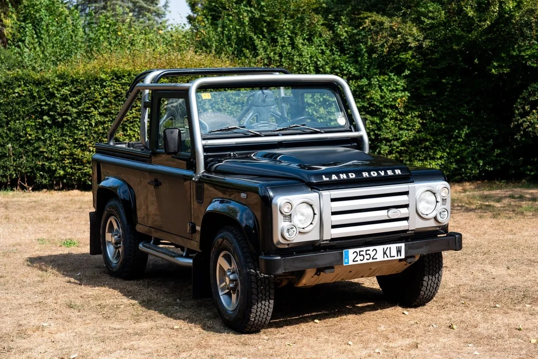 2009 Land Rover Defender 110 - Image 14 of 31