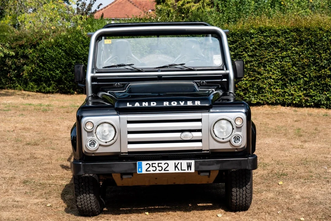 2009 Land Rover Defender 110 - Image 15 of 31
