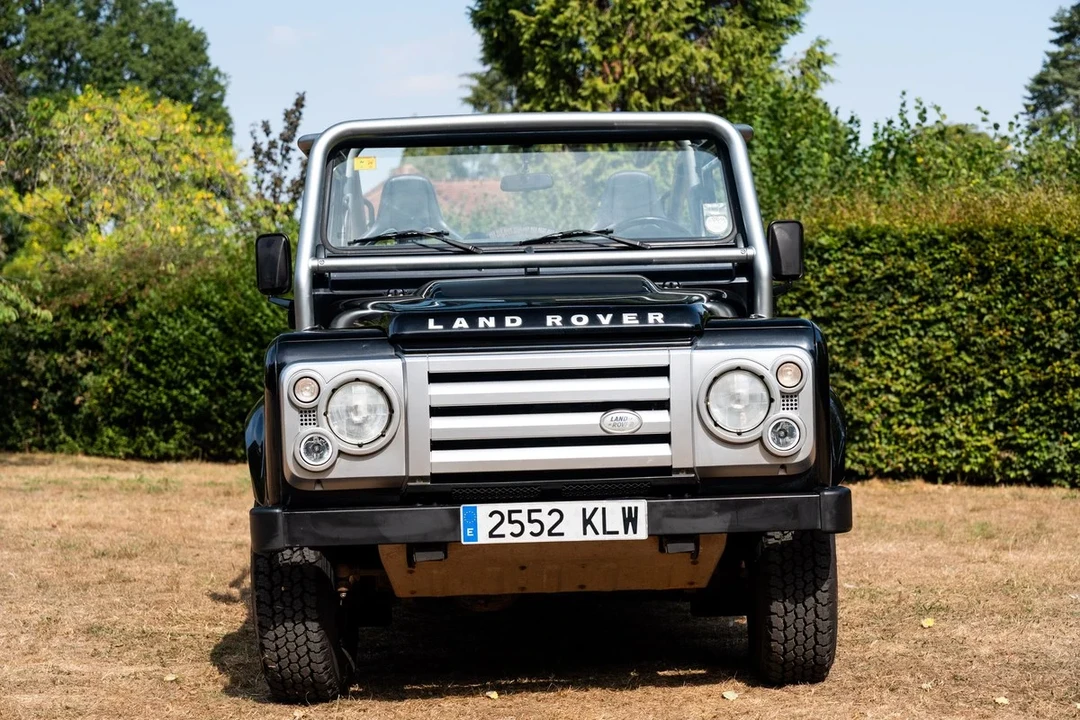 2009 Land Rover Defender 110 - Image 16 of 31