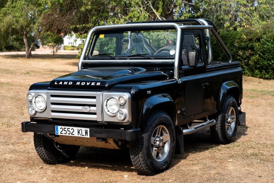 2009 Land Rover Defender 110 - Image 12 of 31