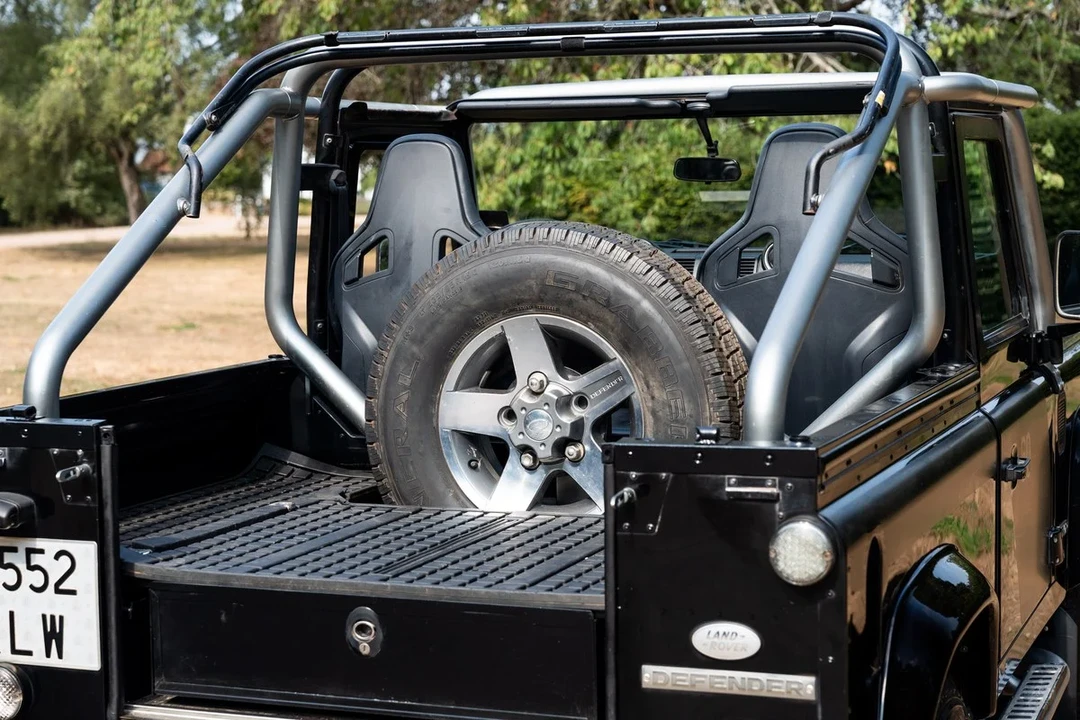 2009 Land Rover Defender 110 - Image 11 of 31