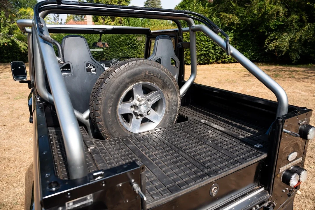 2009 Land Rover Defender 110 - Image 13 of 31