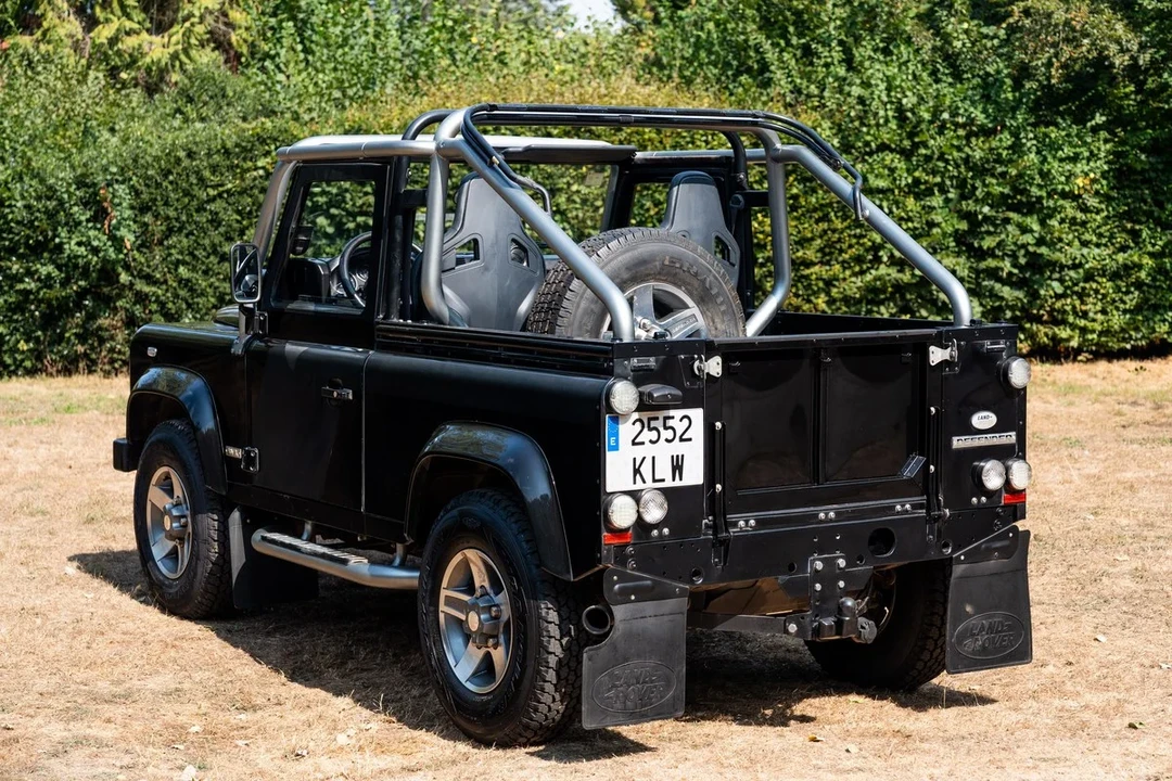 2009 Land Rover Defender 110 - Image 20 of 31
