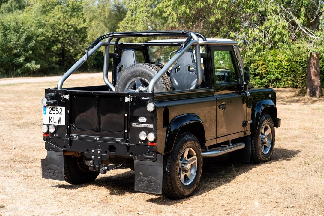 2009 Land Rover Defender 110 - Image 5 of 31