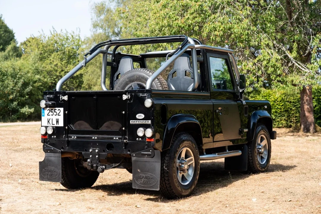 2009 Land Rover Defender 110 - Image 24 of 31