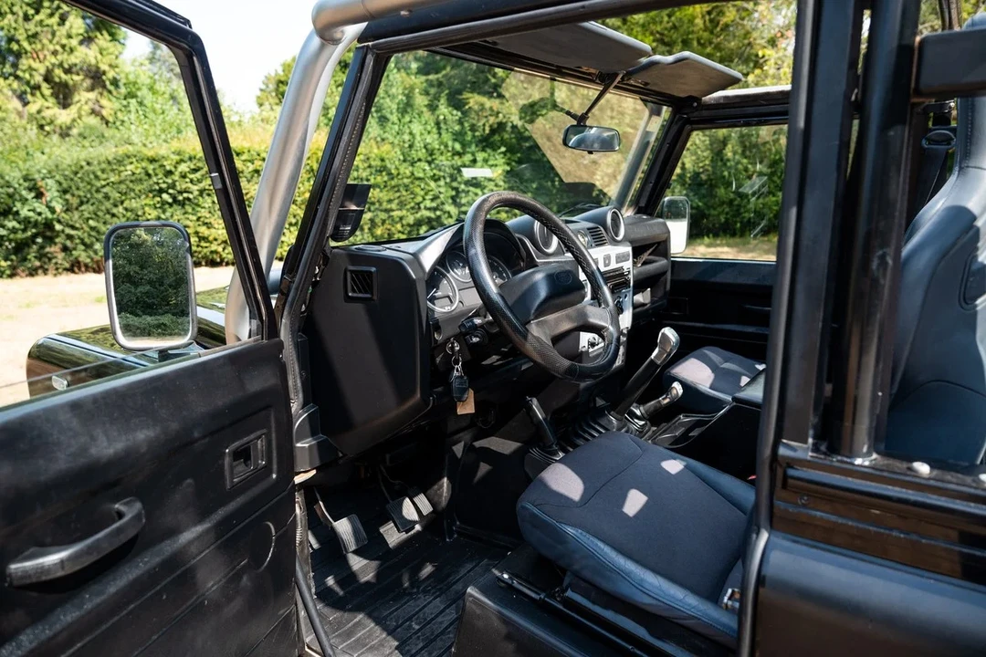 2009 Land Rover Defender 110 - Image 4 of 31