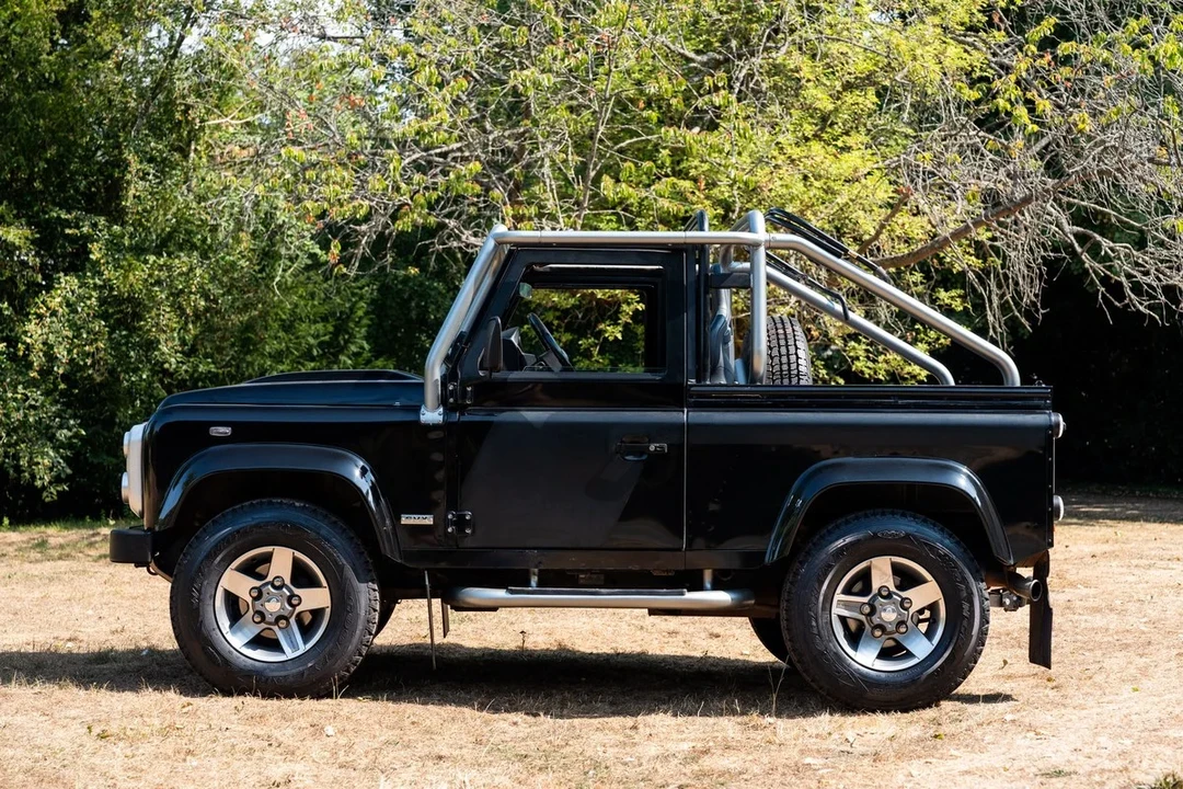 2009 Land Rover Defender 110 - Image 8 of 31