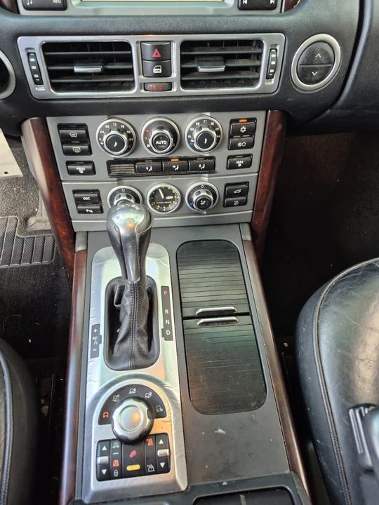 2009 Land Rover Range Rover L322 - Image 17 of 21