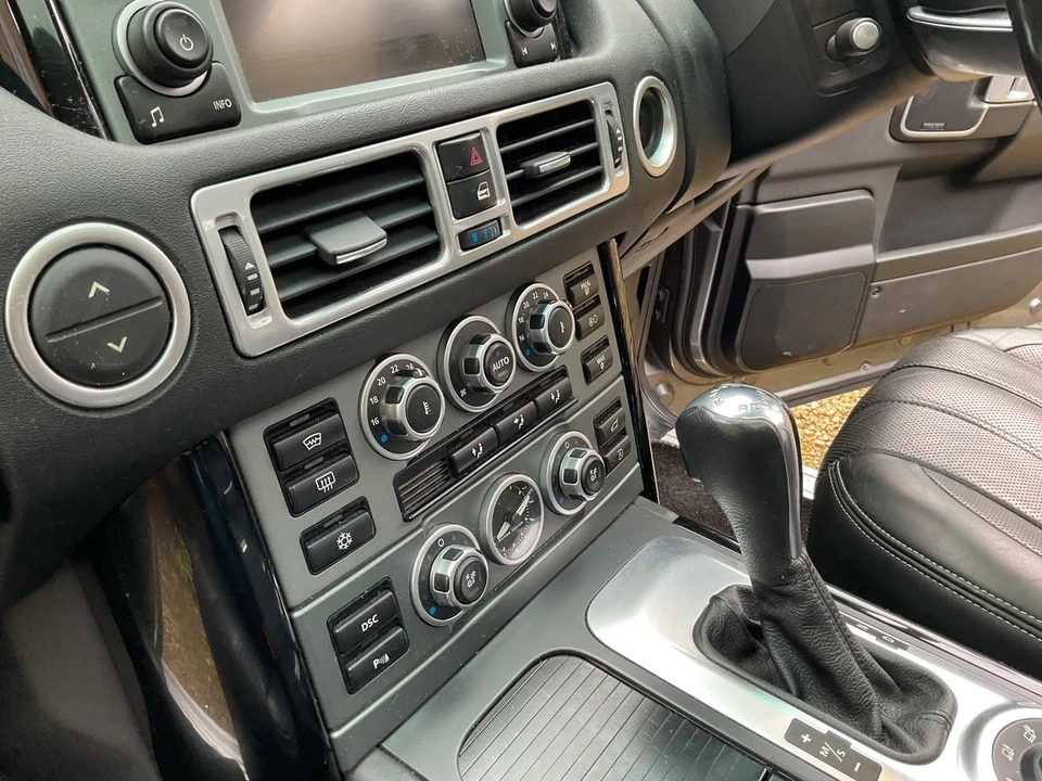 2009 Land Rover Range Rover L322 - Image 19 of 30