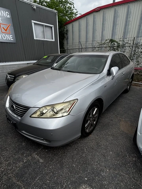 2009 Lexus ES 5th Gen - Image 2 of 12