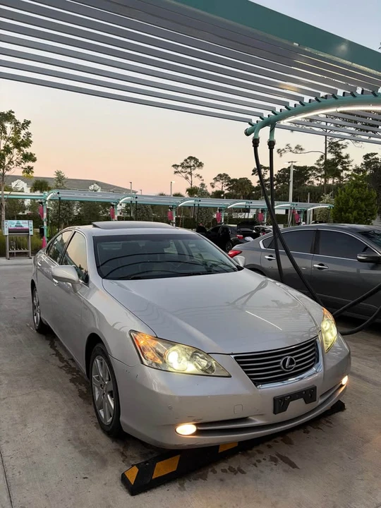 2009 Lexus ES 5th Gen - Image 2 of 20