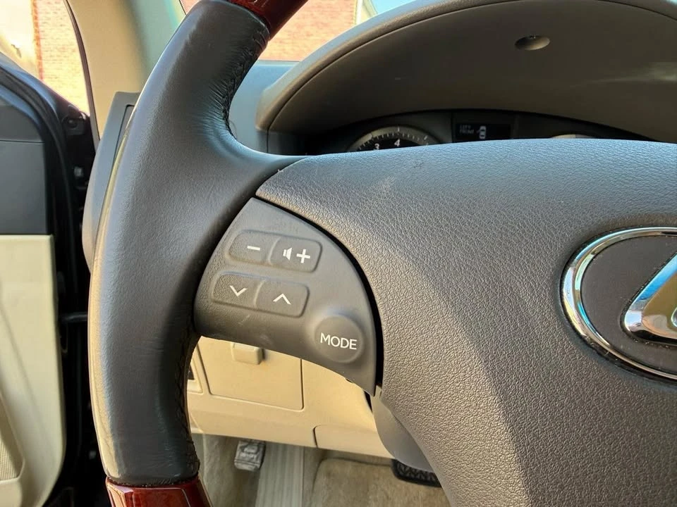 2009 Lexus ES 5th Gen - Image 11 of 19