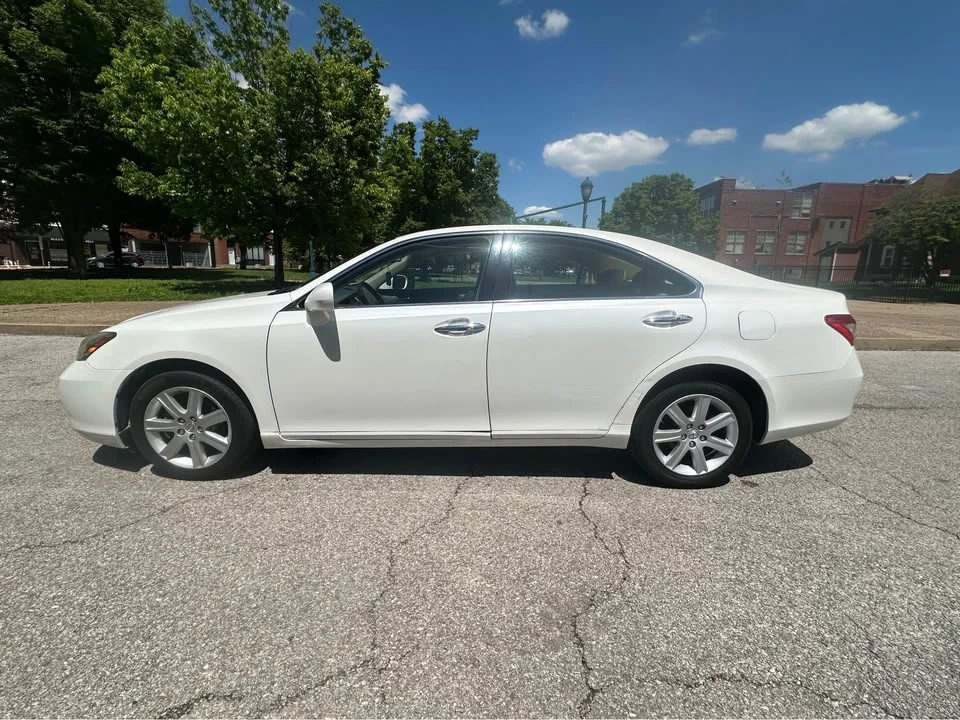 2009 Lexus ES 5th Gen - Image 2 of 17