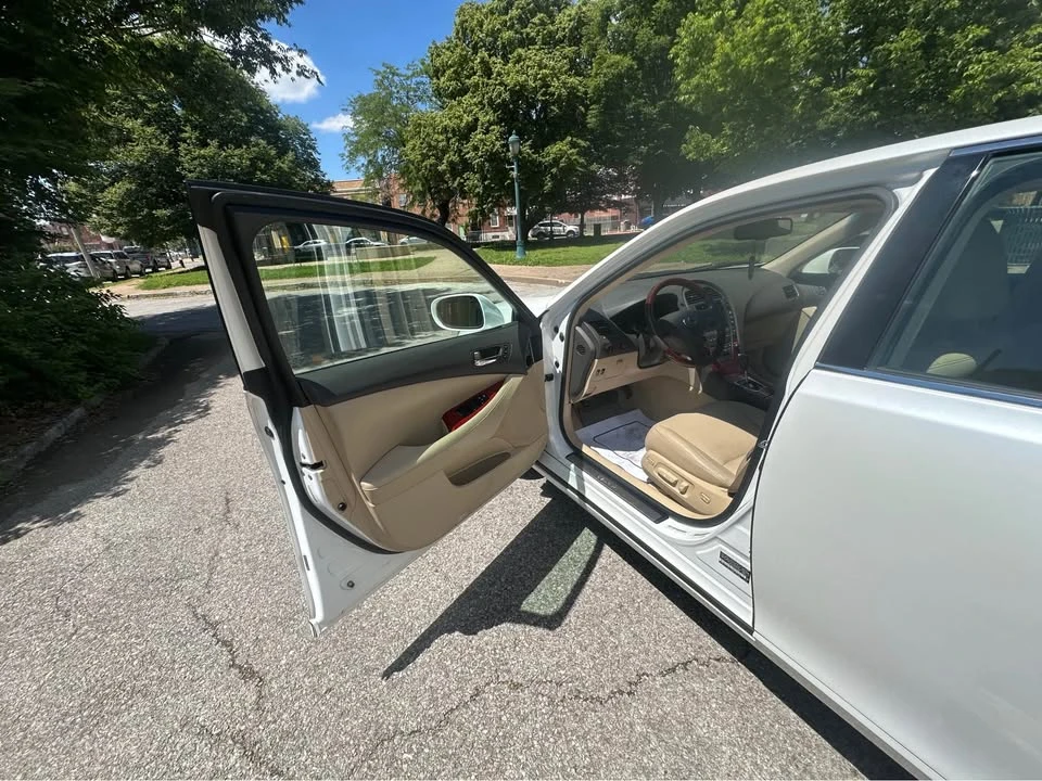 2009 Lexus ES 5th Gen - Image 5 of 17