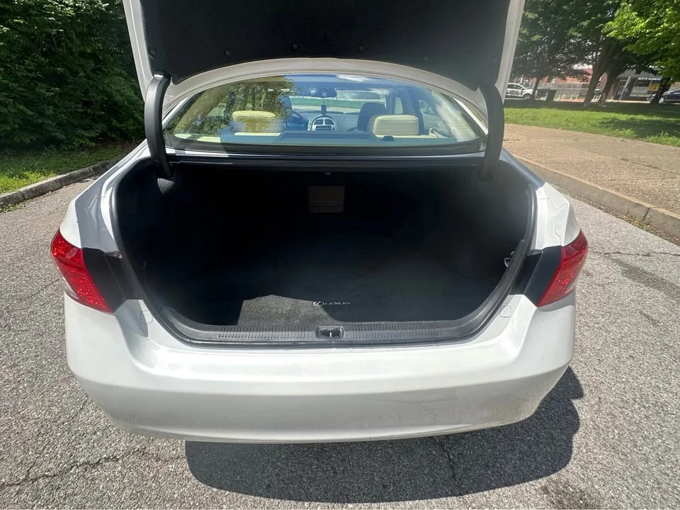 2009 Lexus ES 5th Gen - Image 9 of 17
