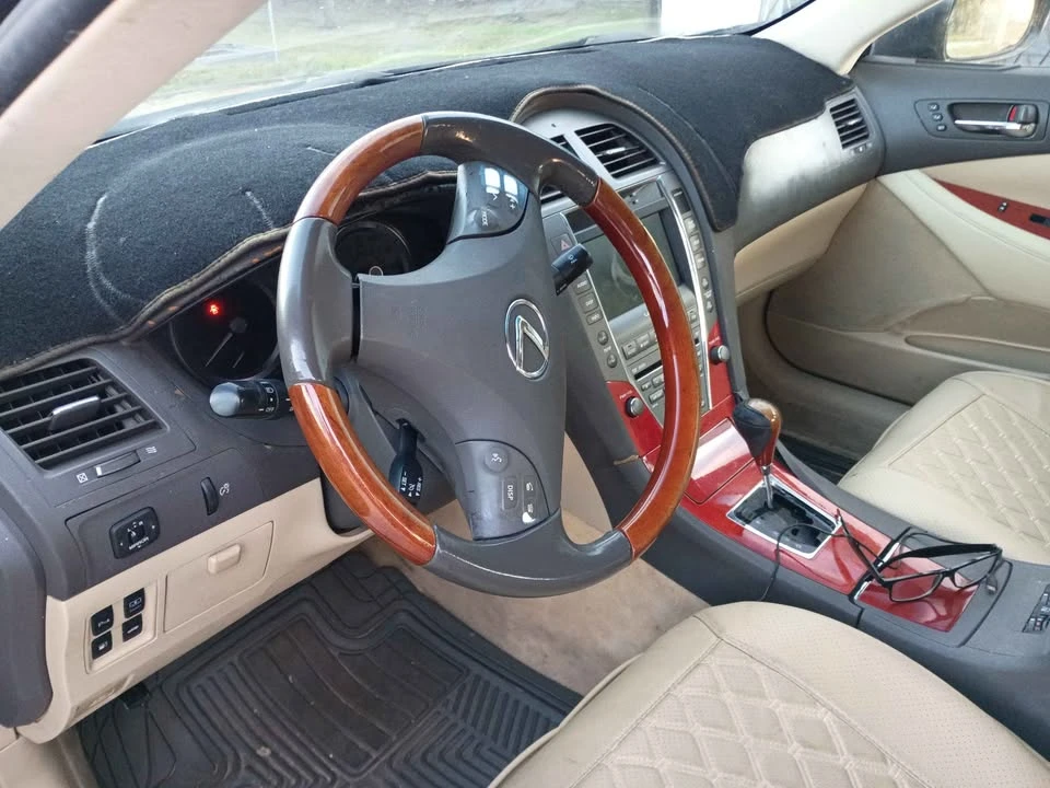 2009 Lexus ES 4th Gen - Image 4 of 15