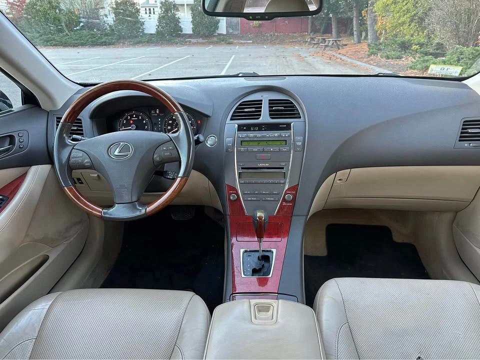 2009 Lexus ES 5th Gen - Image 5 of 10