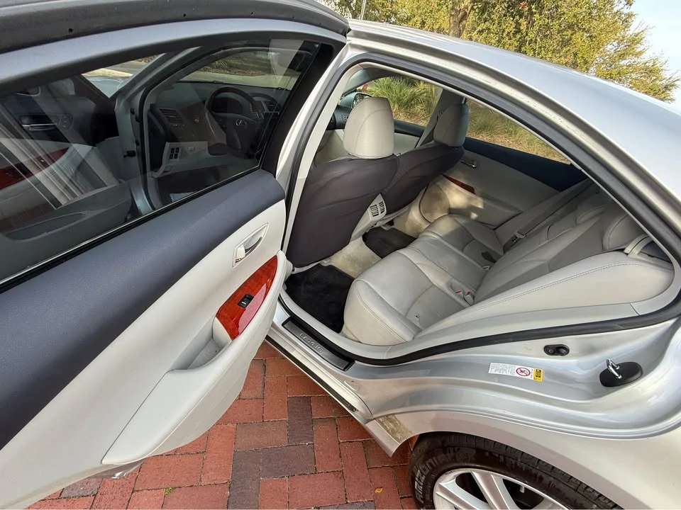 2009 Lexus ES 5th Gen - Image 11 of 17