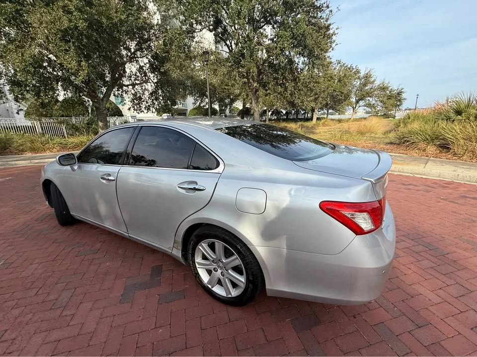2009 Lexus ES 5th Gen - Image 4 of 17