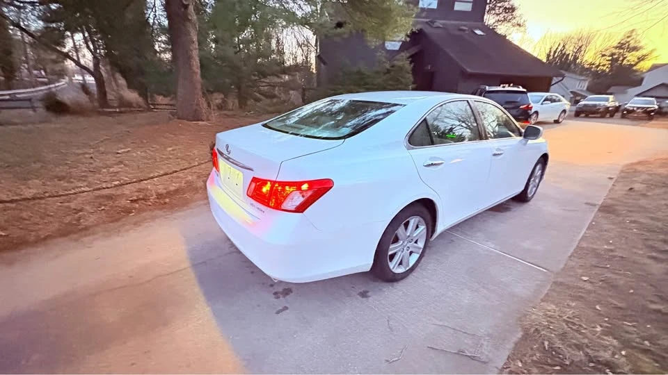 2009 Lexus ES 5th Gen - Image 5 of 7