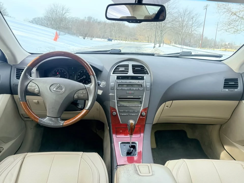 2009 Lexus ES 5th Gen - Image 17 of 19