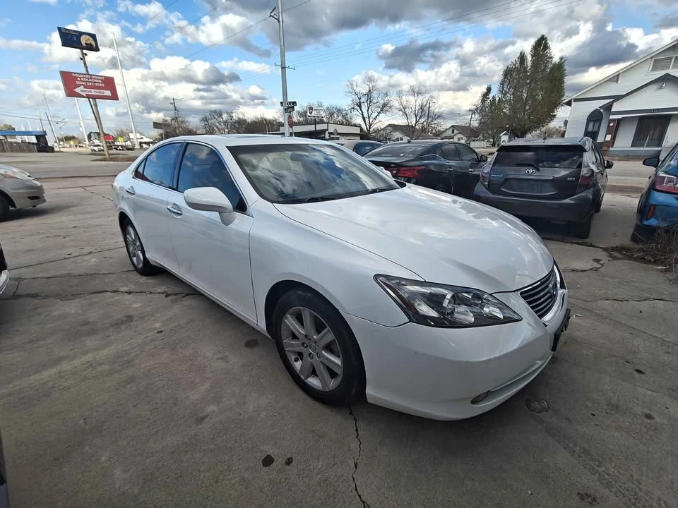 2009 Lexus ES 5th Gen - Image 2 of 12