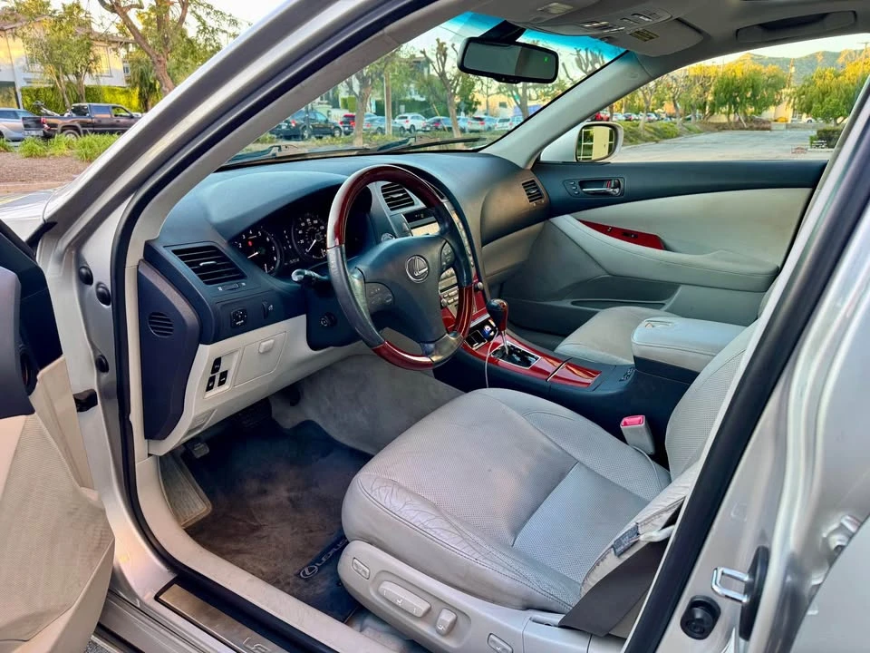 2009 Lexus ES 4th Gen - Image 11 of 20