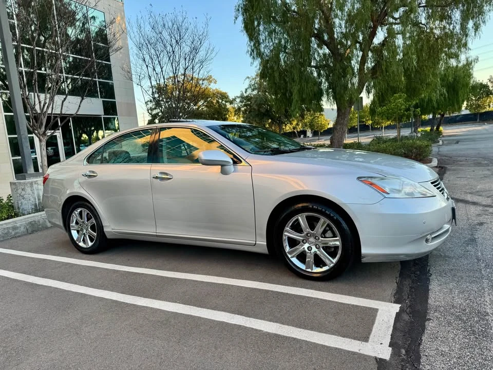 2009 Lexus ES 4th Gen - Image 3 of 20