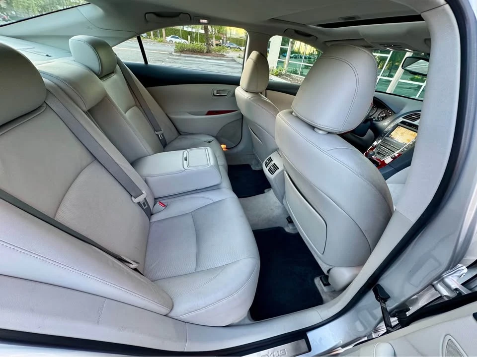 2009 Lexus ES 5th Gen - Image 16 of 19