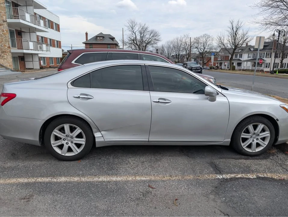 2009 Lexus ES 5th Gen - Image 4 of 4