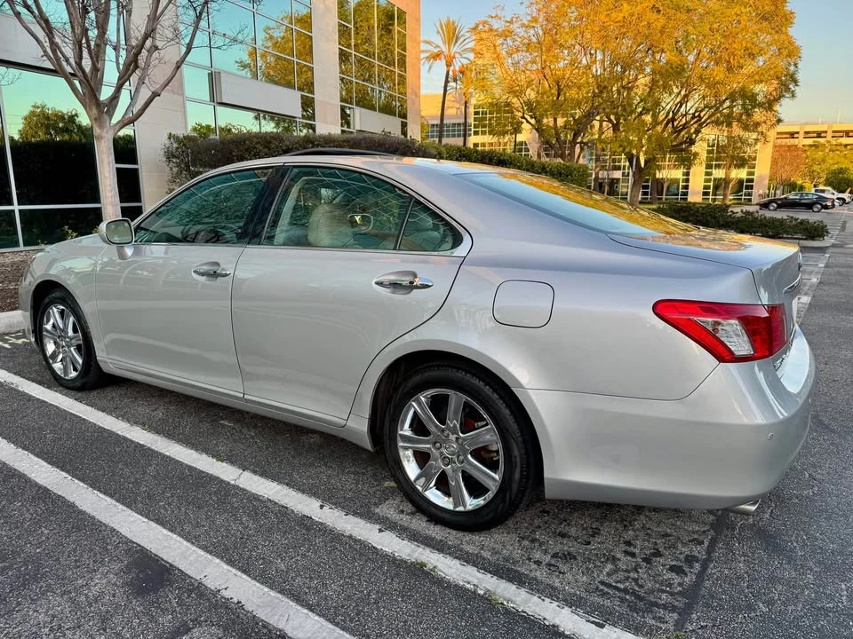2009 Lexus ES 5th Gen - Image 4 of 18