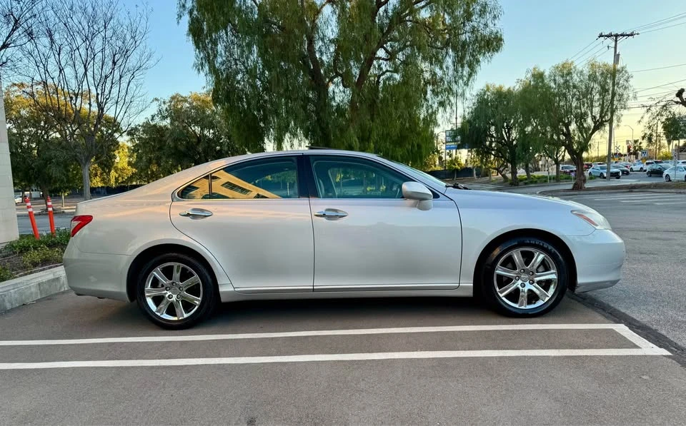 2009 Lexus ES 5th Gen - Image 3 of 18