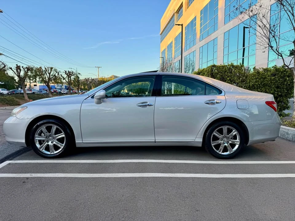 2009 Lexus ES 5th Gen - Image 2 of 19