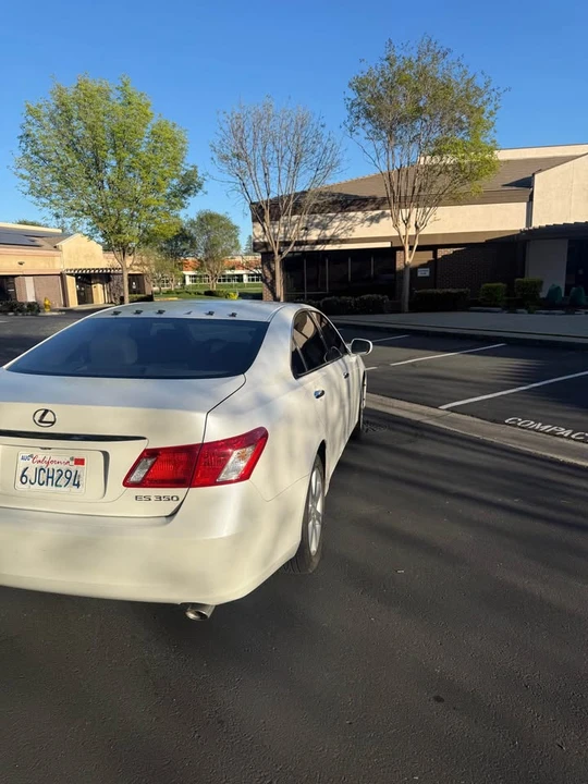 2009 Lexus ES 5th Gen - Image 2 of 13