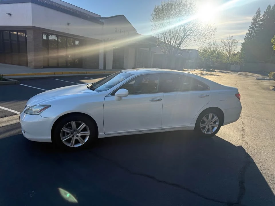 2009 Lexus ES 5th Gen - Image 5 of 13