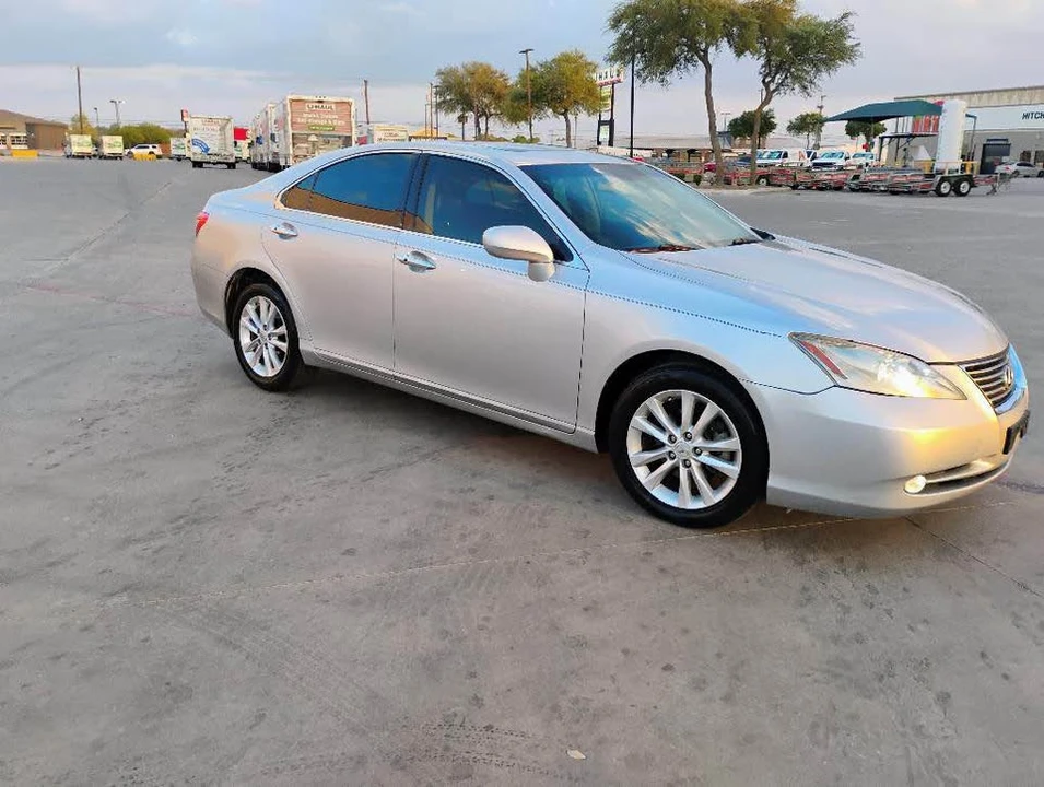 2009 Lexus ES 5th Gen - Image 2 of 10