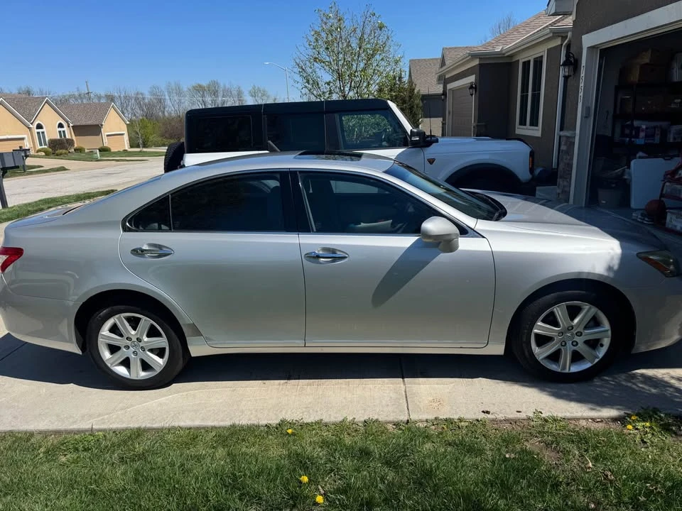 2009 Lexus ES 5th Gen - Image 3 of 17