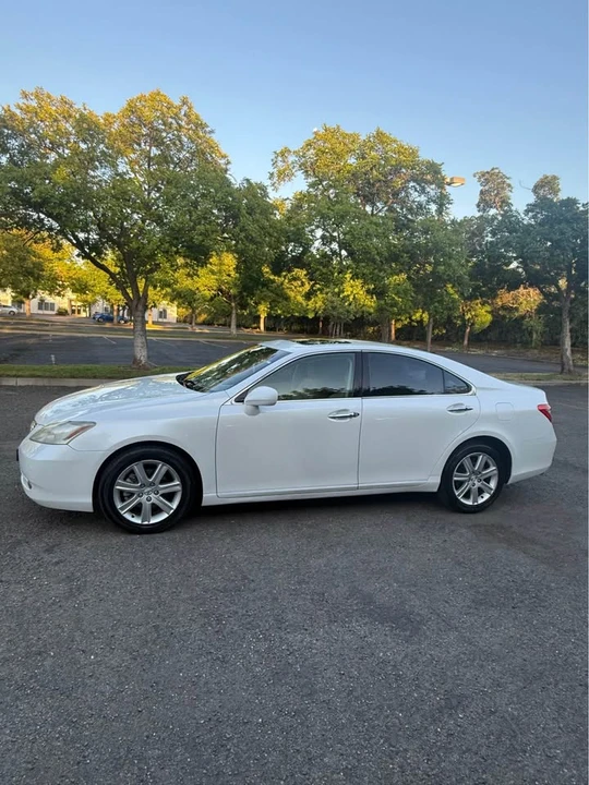 2009 Lexus ES 5th Gen - Image 3 of 15