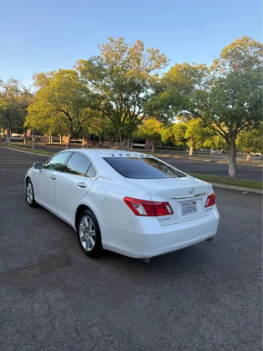 2009 Lexus ES 5th Gen - Image 4 of 15